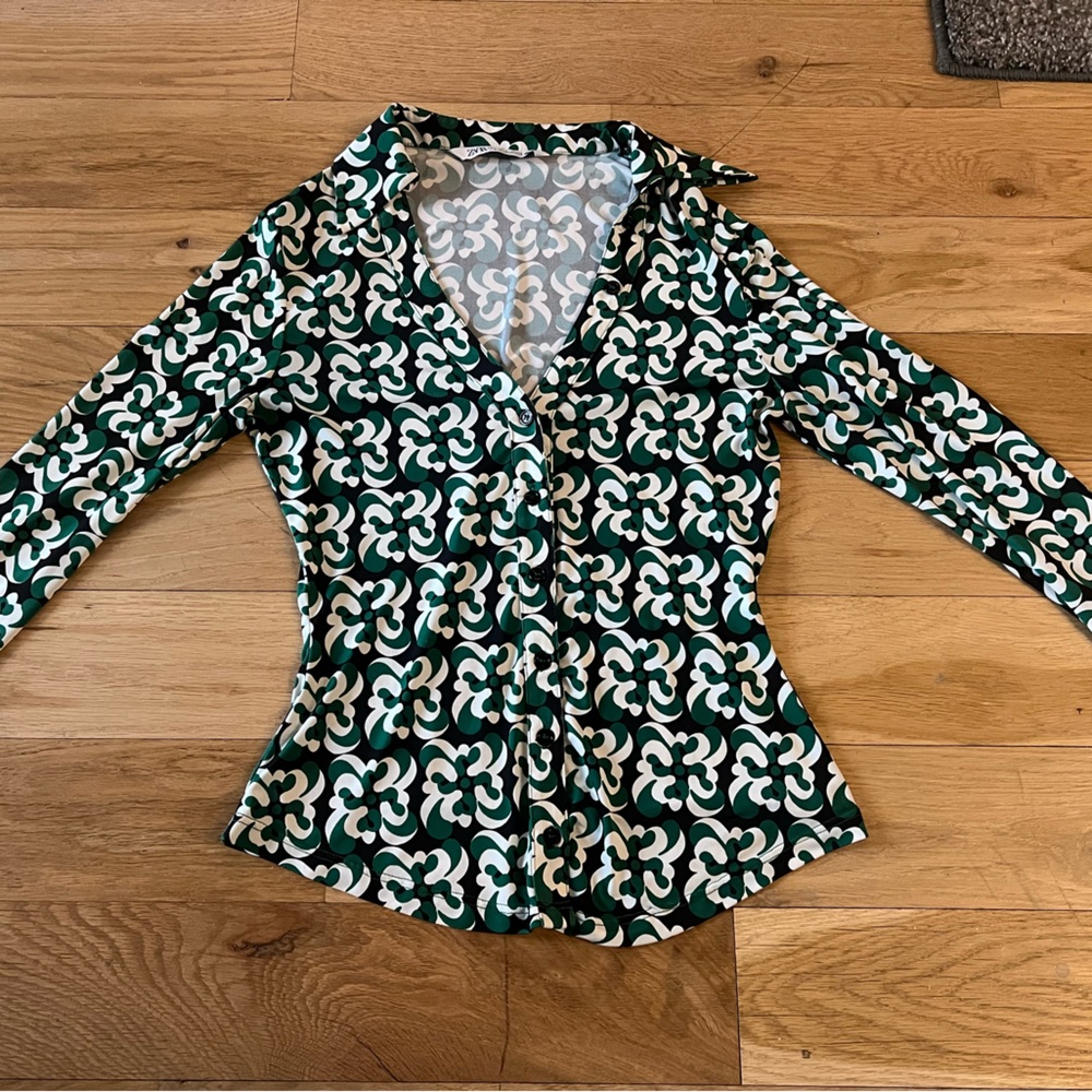 70s abstract print green button up with slightly sinched waist